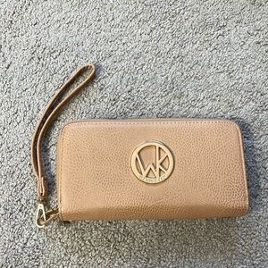 Wendy Keen Beige & Gold Multiple Compartment Zipper Wristlet Wallet